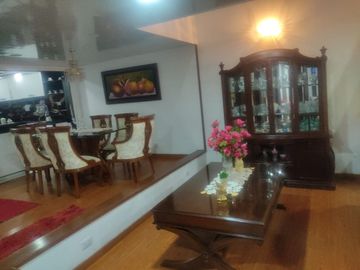 SE VENDE EXCELENTE CASA EN MODELIA , 5ALCOBAS FRENTE A PARQUE