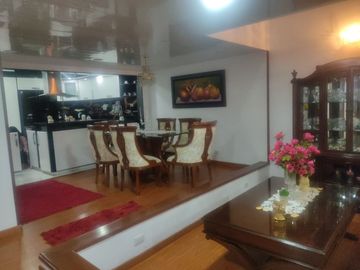 SE VENDE EXCELENTE CASA EN MODELIA , 5ALCOBAS FRENTE A PARQUE