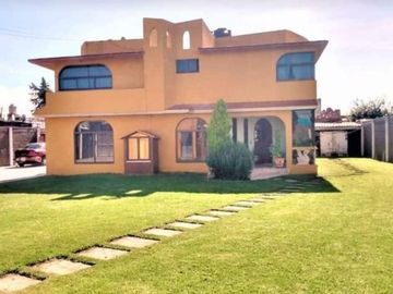 🏡 Venta de Casa con amplísimo jardín 🌱 en San Gaspar Tlahuelilpan, Metepec 🏡 *** gran oportunidad ***