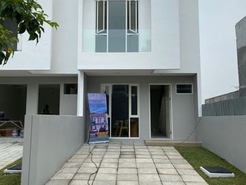 Rumah 2 Lantai Wiyung Surabaya Barat Dian Istana Royal Residence Citraland Graha familiy pakuwon bukit darmo golf