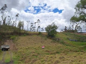 Hermoso Terreno en venta 1.608m2 sector Lagunas del Sol - El Valle.