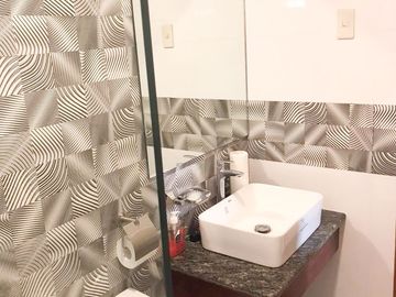 5BR House in Tagaytay Southridge Estate for Sale
