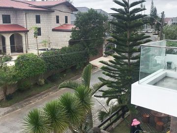 5BR House in Tagaytay Southridge Estate for Sale