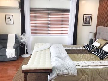 5BR House in Tagaytay Southridge Estate for Sale
