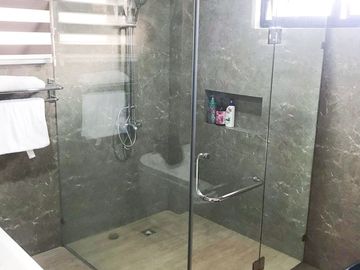 5BR House in Tagaytay Southridge Estate for Sale