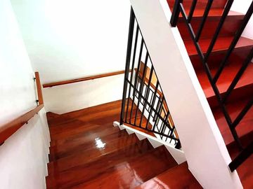 3 Storey Townhouse for sale in V Luna Brgy Pinyahan near Teacher Village Diliman Quezon City