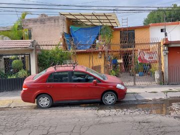 CASA AMPLIA SOBRE AV. DALIAS DE 4 RECAMARAS