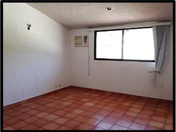 Casa en venta. Fraccionamiento Framboyanes, Villahermosa.