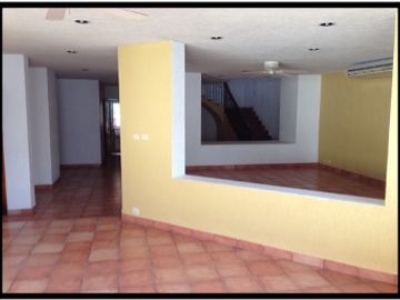 Casa en venta. Fraccionamiento Framboyanes, Villahermosa.