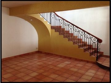 Casa en venta. Fraccionamiento Framboyanes, Villahermosa.