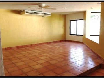 Casa en venta. Fraccionamiento Framboyanes, Villahermosa.