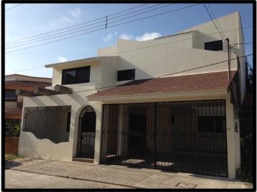 Casa en venta. Fraccionamiento Framboyanes, Villahermosa.
