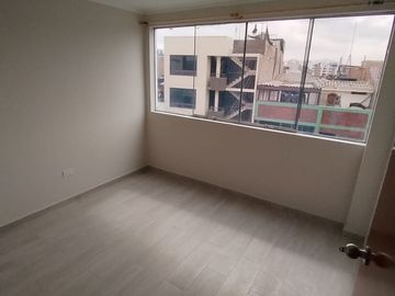 Moderno Departamento con Balcon, Frente a Parque, 3 Habitaciones