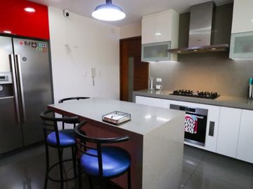 se vende duplex 300m2 san Borja