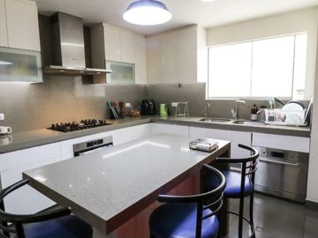 se vende duplex 300m2 san Borja
