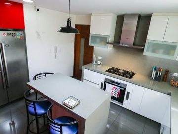 se vende duplex 300m2 san Borja