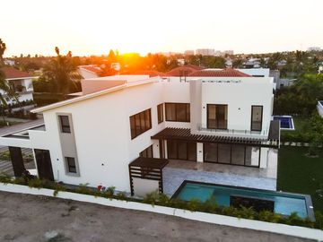 EXCLUSIVA RESIDENCIA EN  LOS TIGRES RESIDENCIAL EN NUEVO VALLARTA