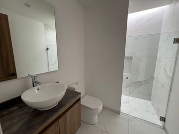 CASA EN VENTA FRACC LOMALTA, TRES MARÍAS CASA CLUB, GIMNASIO, ETC ZONA DE HOSPITALES