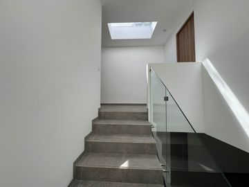 CASA EN VENTA FRACC LOMALTA, TRES MARÍAS CASA CLUB, GIMNASIO, ETC ZONA DE HOSPITALES