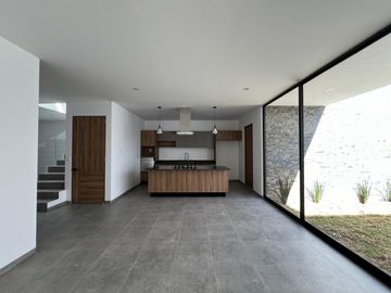 CASA EN VENTA FRACC LOMALTA, TRES MARÍAS CASA CLUB, GIMNASIO, ETC ZONA DE HOSPITALES
