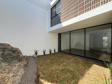 CASA EN VENTA FRACC LOMALTA, TRES MARÍAS CASA CLUB, GIMNASIO, ETC ZONA DE HOSPITALES