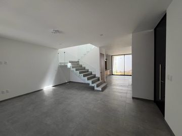 CASA EN VENTA FRACC LOMALTA, TRES MARÍAS CASA CLUB, GIMNASIO, ETC ZONA DE HOSPITALES