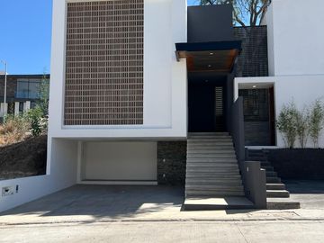 CASA EN VENTA FRACC LOMALTA, TRES MARÍAS CASA CLUB, GIMNASIO, ETC ZONA DE HOSPITALES