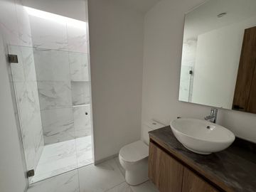 CASA EN VENTA FRACC LOMALTA, TRES MARÍAS CASA CLUB, GIMNASIO, ETC ZONA DE HOSPITALES