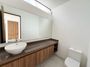 CASA EN VENTA FRACC LOMALTA, TRES MARÍAS CASA CLUB, GIMNASIO, ETC ZONA DE HOSPITALES