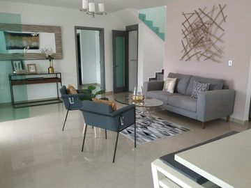 Casa con alberca propia en fraccionamiento al sur de Cuernavaca en Xochitepec Morelos