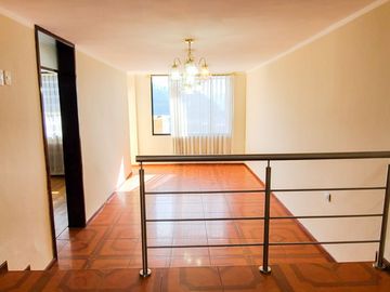 Casa en Venta Obrero Independiente Loma de Puengasí