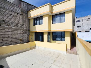 Casa en Venta Obrero Independiente Loma de Puengasí