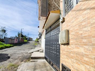 Casa en Venta Obrero Independiente Loma de Puengasí