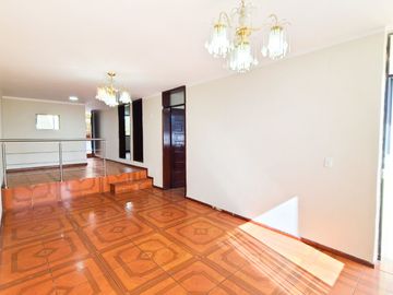 Casa en Venta Obrero Independiente Loma de Puengasí
