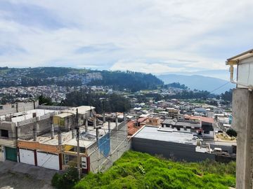 Casa en Venta Obrero Independiente Loma de Puengasí