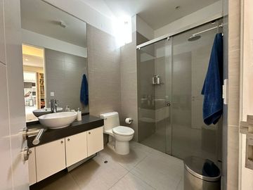 EN VENTA LUJOSO PENT HOUSE CON PISCINA Y LINDA TERRAZA. A MEDIA CUADRA DE LA CLÍNICA ANGLO AMERICANA MIRAFLORES.