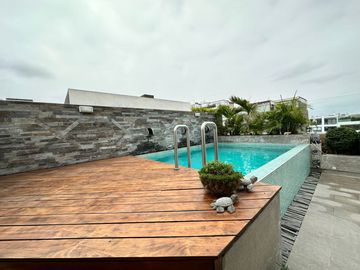 EN VENTA LUJOSO PENT HOUSE CON PISCINA Y LINDA TERRAZA. A MEDIA CUADRA DE LA CLÍNICA ANGLO AMERICANA MIRAFLORES.