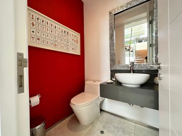 EN VENTA LUJOSO PENT HOUSE CON PISCINA Y LINDA TERRAZA. A MEDIA CUADRA DE LA CLÍNICA ANGLO AMERICANA MIRAFLORES.