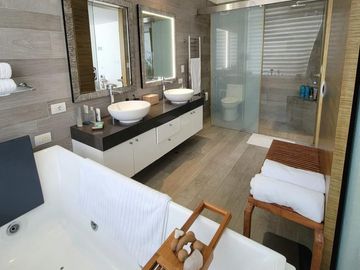 EN VENTA LUJOSO PENT HOUSE CON PISCINA Y LINDA TERRAZA. A MEDIA CUADRA DE LA CLÍNICA ANGLO AMERICANA MIRAFLORES.