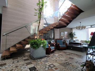 EN VENTA LUJOSO PENT HOUSE CON PISCINA Y LINDA TERRAZA. A MEDIA CUADRA DE LA CLÍNICA ANGLO AMERICANA MIRAFLORES.