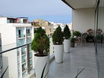 EN VENTA LUJOSO PENT HOUSE CON PISCINA Y LINDA TERRAZA. A MEDIA CUADRA DE LA CLÍNICA ANGLO AMERICANA MIRAFLORES.