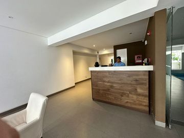 EN VENTA LUJOSO PENT HOUSE CON PISCINA Y LINDA TERRAZA. A MEDIA CUADRA DE LA CLÍNICA ANGLO AMERICANA MIRAFLORES.