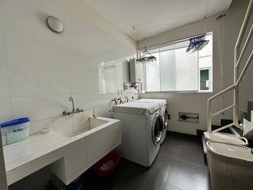 EN VENTA LUJOSO PENT HOUSE CON PISCINA Y LINDA TERRAZA. A MEDIA CUADRA DE LA CLÍNICA ANGLO AMERICANA MIRAFLORES.