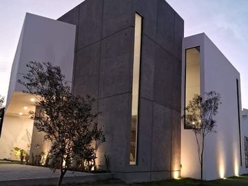 CASA NUEVA EN VENTA EN CAÑADAS DEL ARROYO, CORREGIDORA, EN ESQUINA CON HABITACION EN PLANTA BAJA