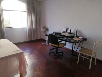 SURCO, Casa en venta: 4 dormitorios. Carca a Caminos del Inca. Seguridad
