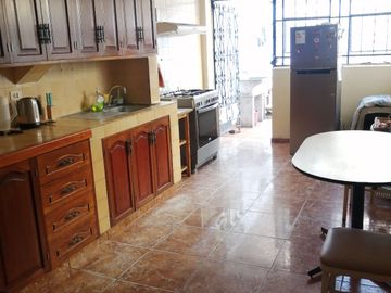 SURCO, Casa en venta: 4 dormitorios. Carca a Caminos del Inca. Seguridad