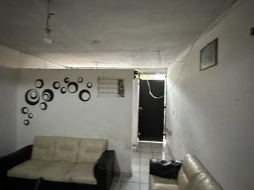 VENTA DE CASA EN LA COL. PRIMO TAPIA PONIENTE.
