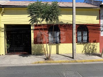 San Felipe – En venta casa en el centro de la ciudad   UF4.200
