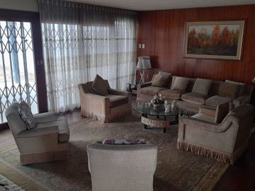 BAJÓ DE PRECIO!!!! CASA:  2 FRENTES, AVENIDA Y PARQUE