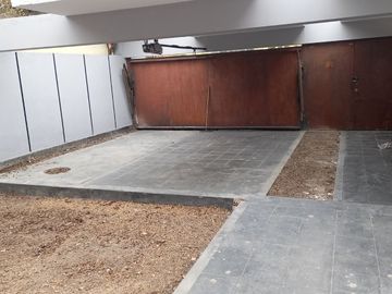 BAJÓ DE PRECIO!!!! CASA:  2 FRENTES, AVENIDA Y PARQUE